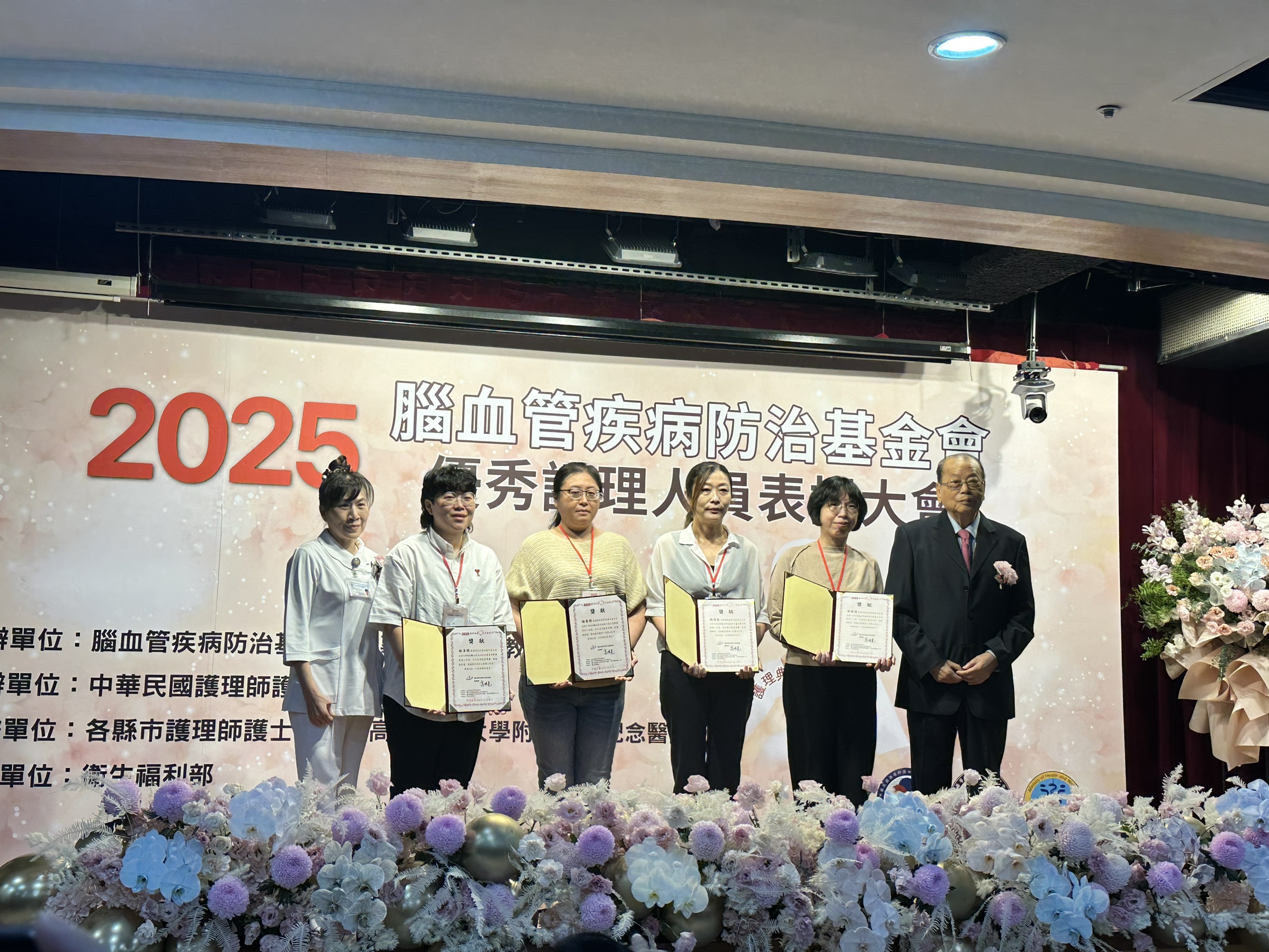 玥蓉1.jpg (1.02 MB)